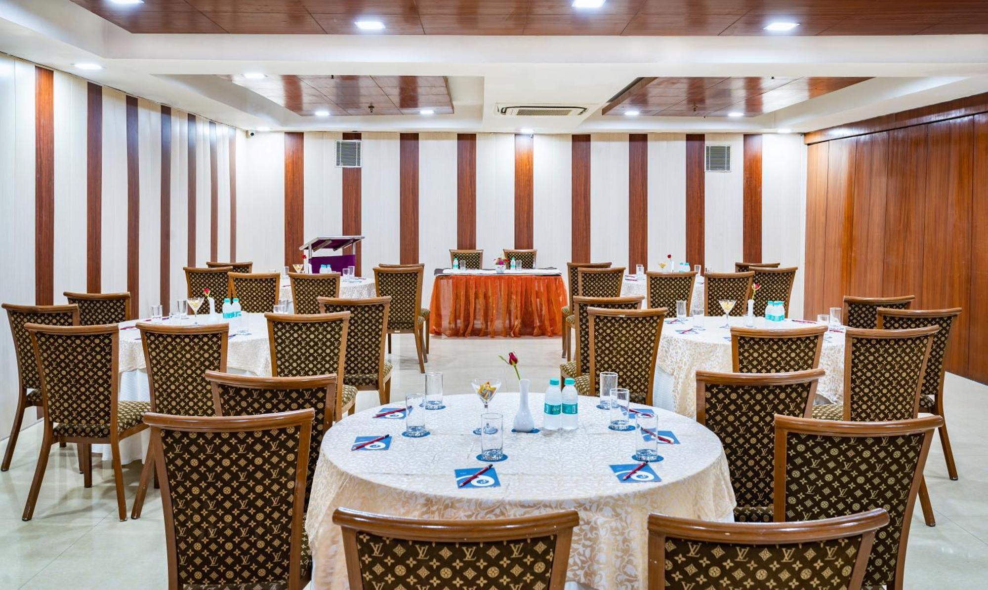Zip By Spree Hotels Delhi Greater Kailash Yeni Delhi Dış mekan fotoğraf